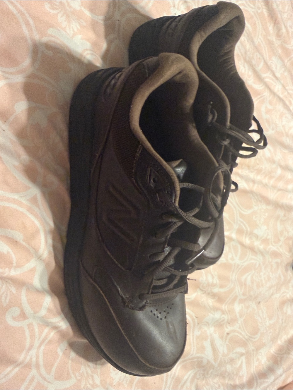 New Balance Men's Black Athletic Lace-Up Sneakers